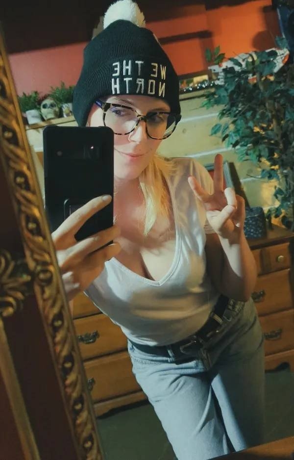 girlswithglasses26_037