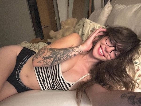 girlswithglasses26_053