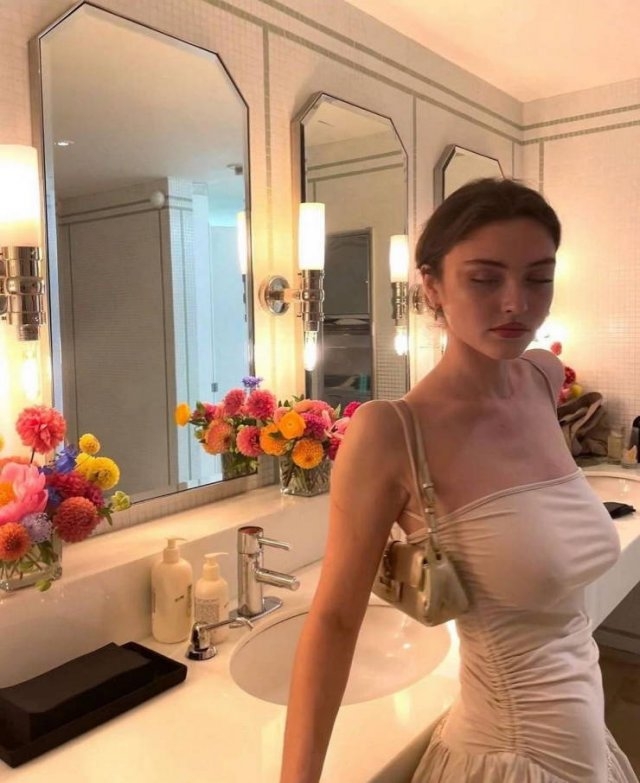 braless83_037