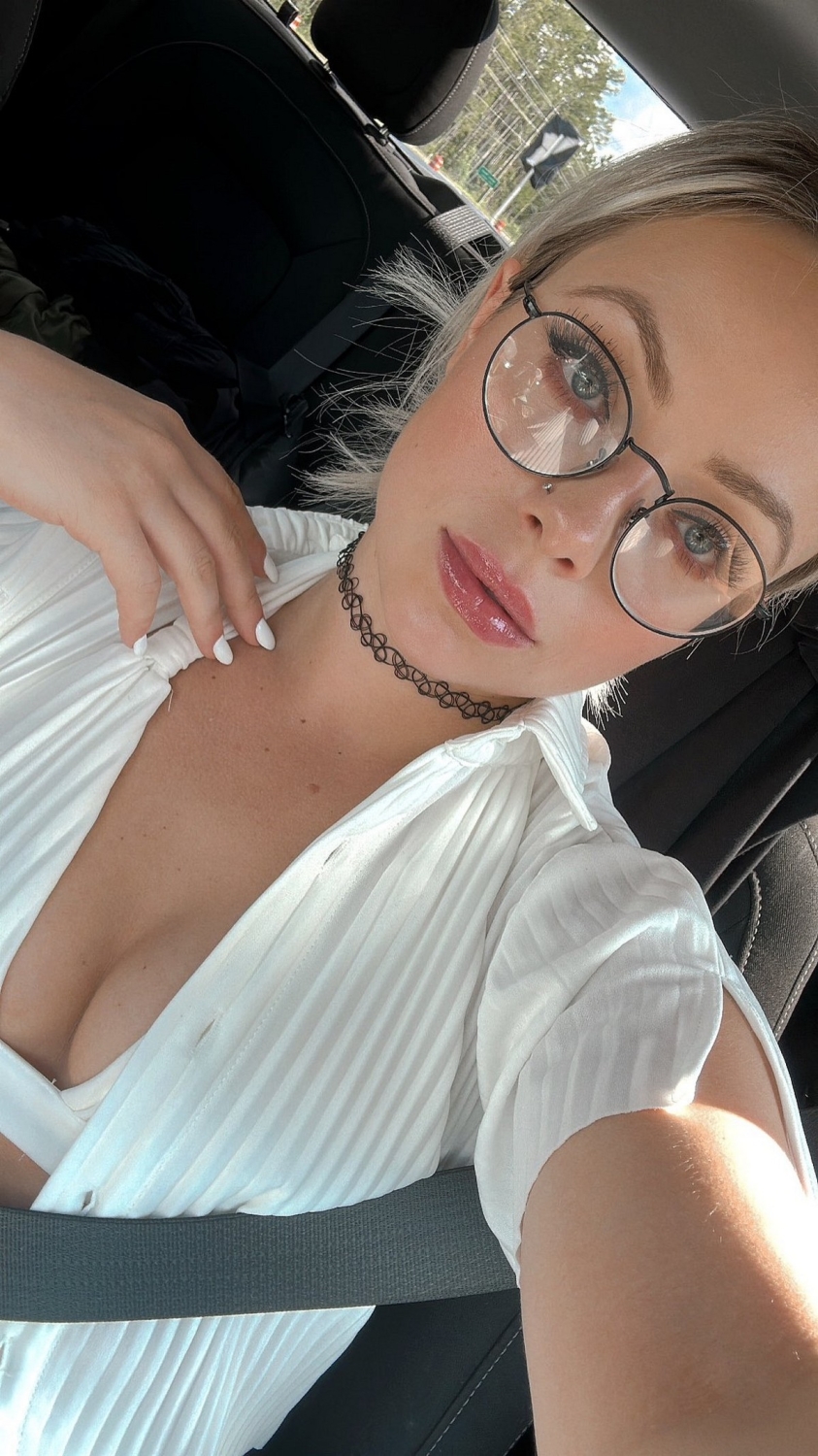 girlswithglasses28_011