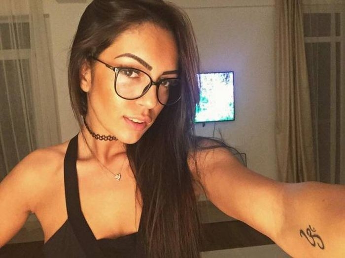 girlswithglasses29_059