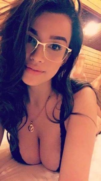 girlswithglasses30_009
