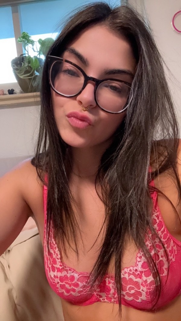 girlswithglasses31_023