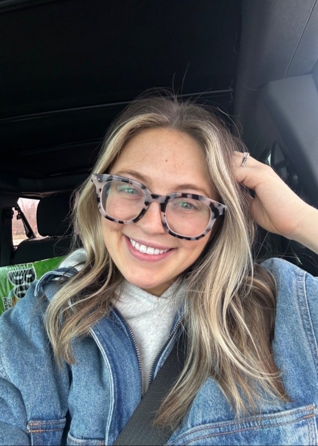 girlswithglasses31_049