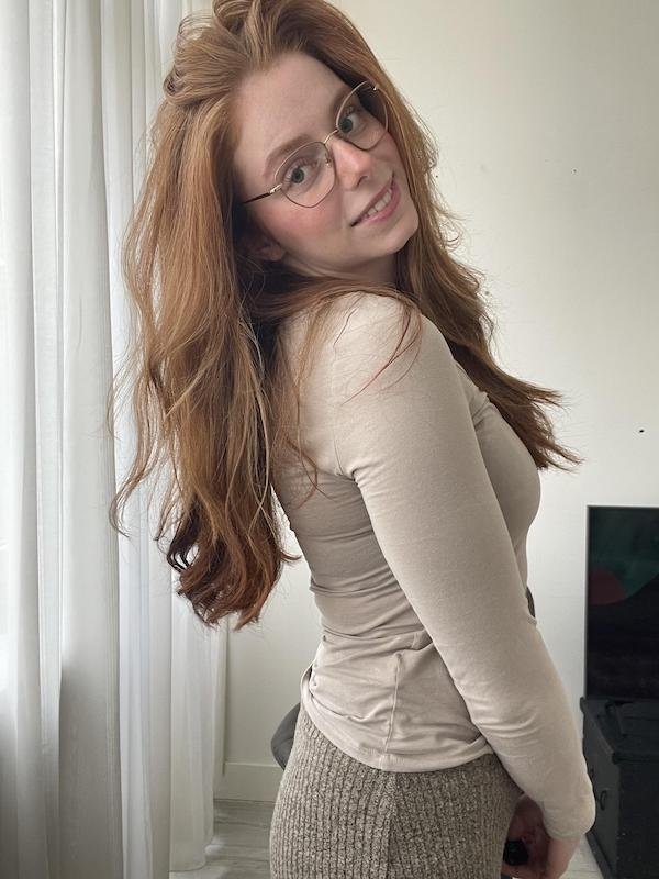 girlswithglasses32_055