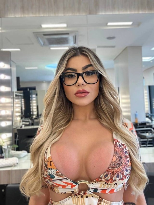 girlswithglasses33_028