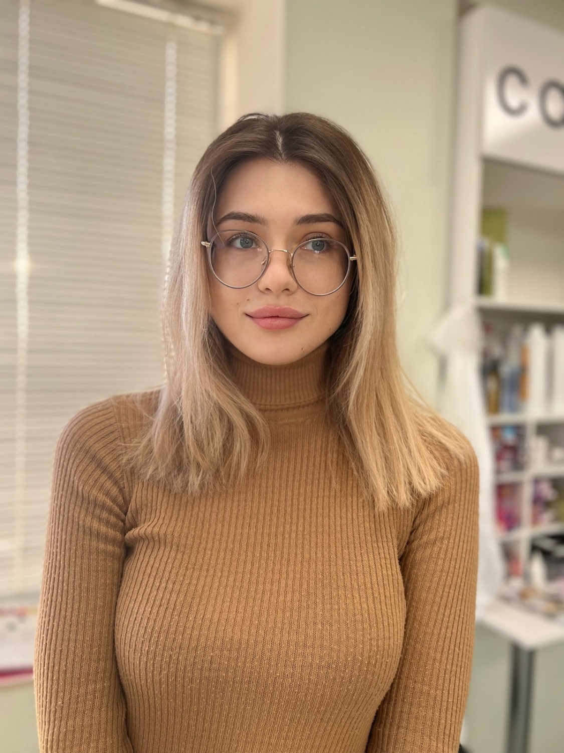 girlswithglasses33_046