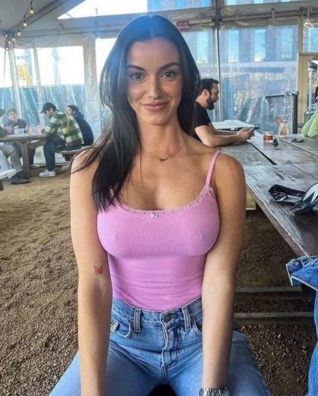 braless95_065