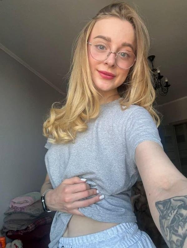 girlswithglasses34_030
