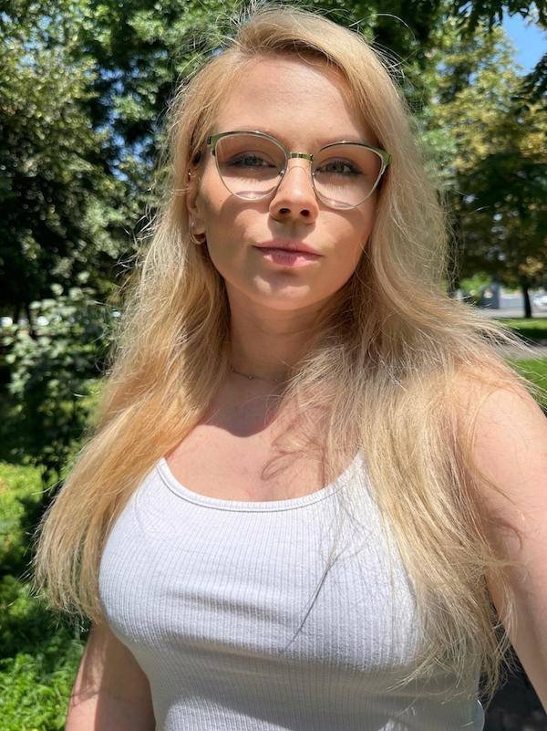 girlswithglasses35_007