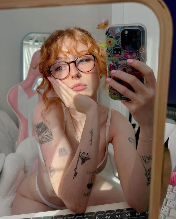 girlswithglasses35_028