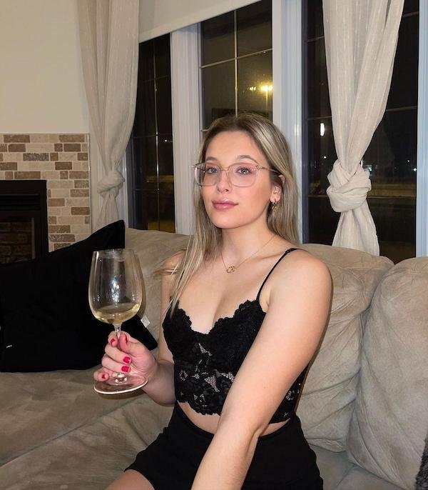 girlswithglasses35_039