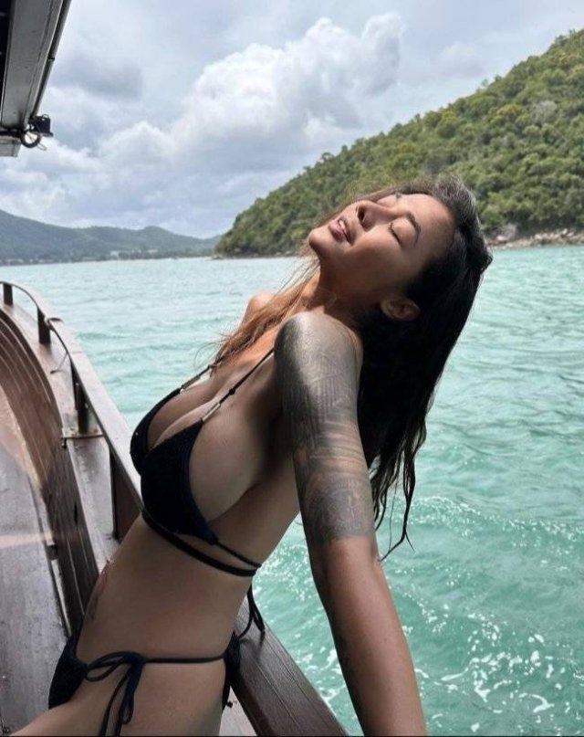 sideboob65_061