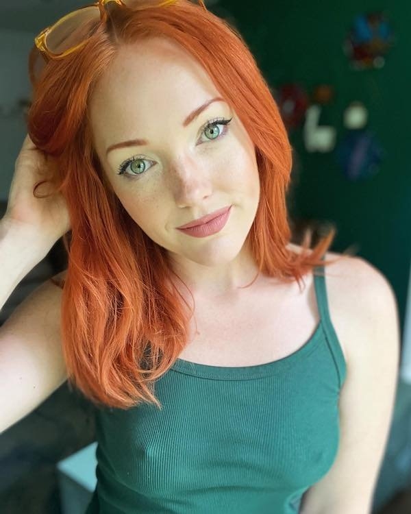 braless102_046