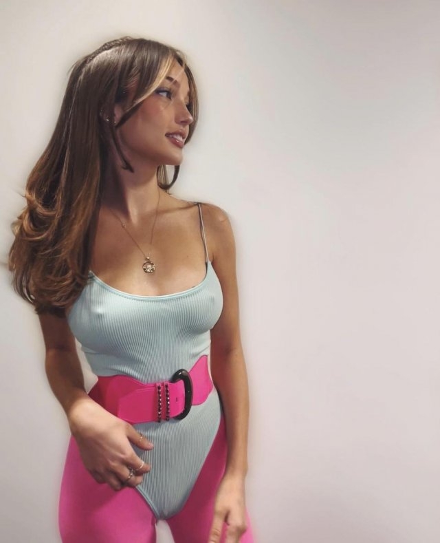 braless102_069