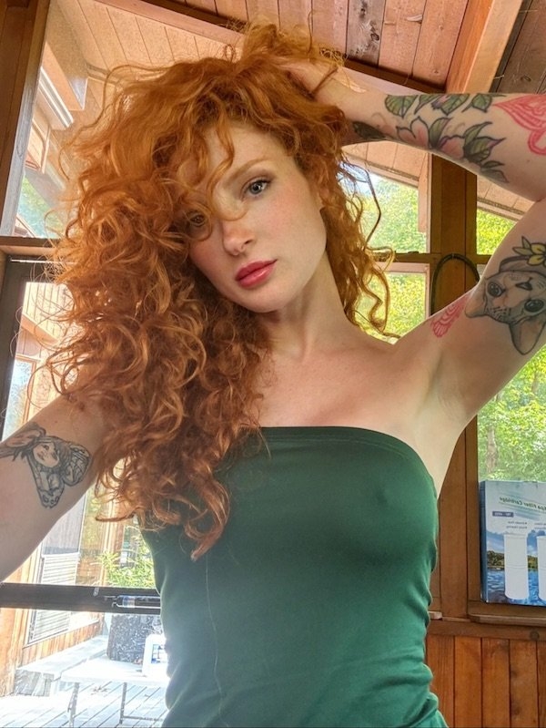 braless104_073
