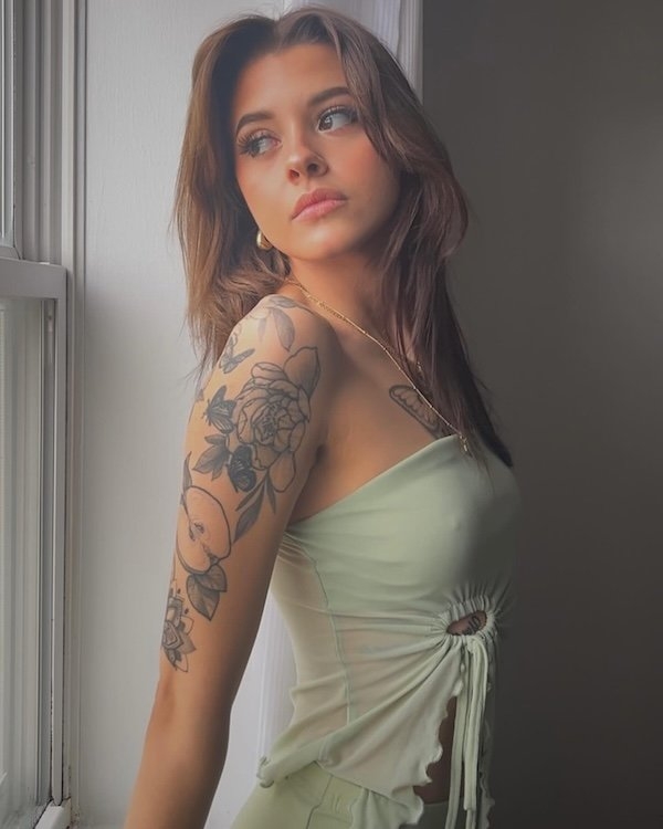 braless105_077