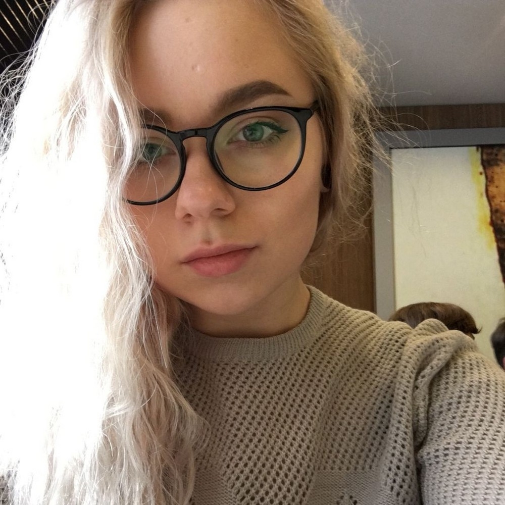 girlswithglasses36_030