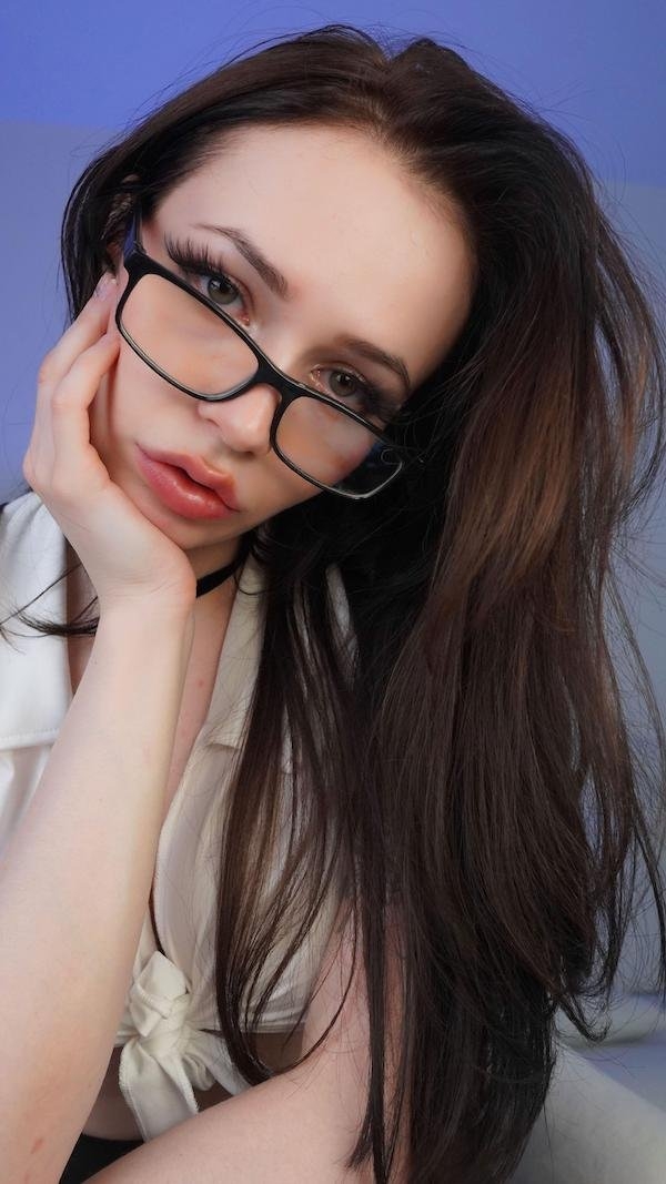 girlswithglasses36_040