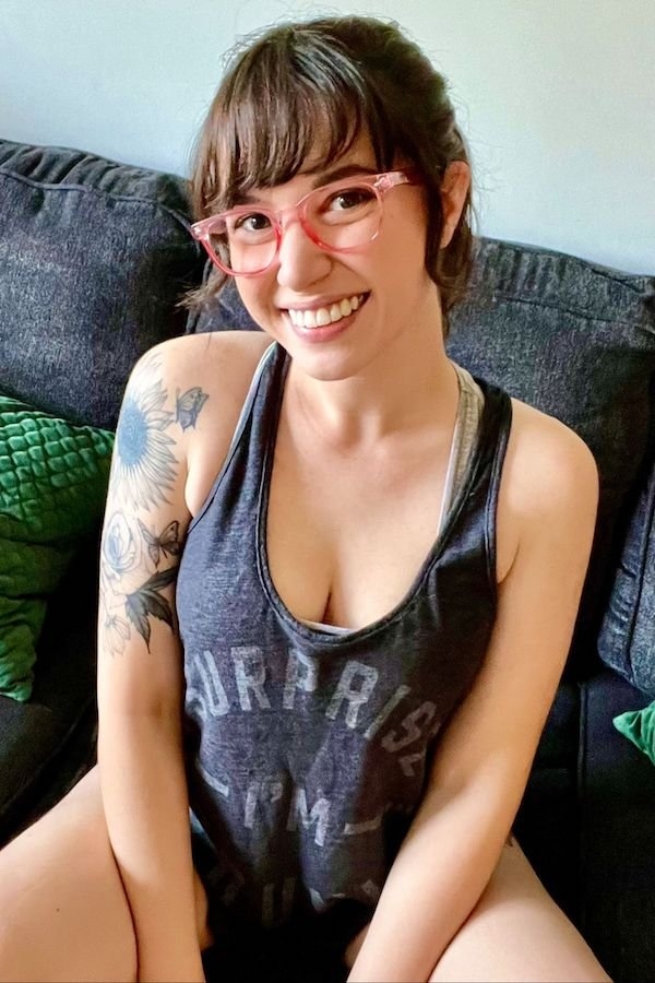 girlswithglasses36_047