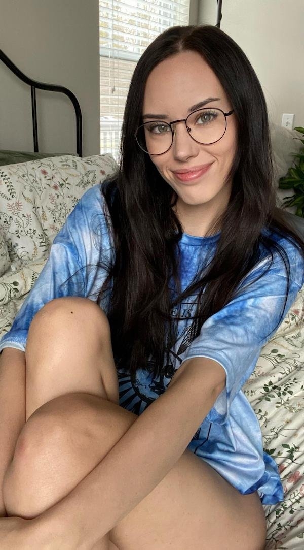 girlswithglasses36_058