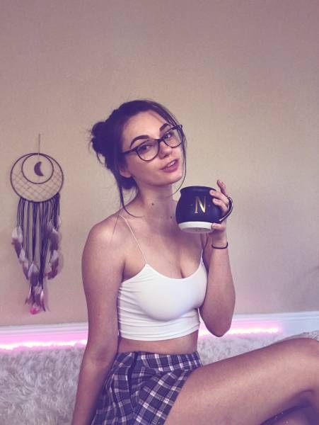 girlswithglasses37_006