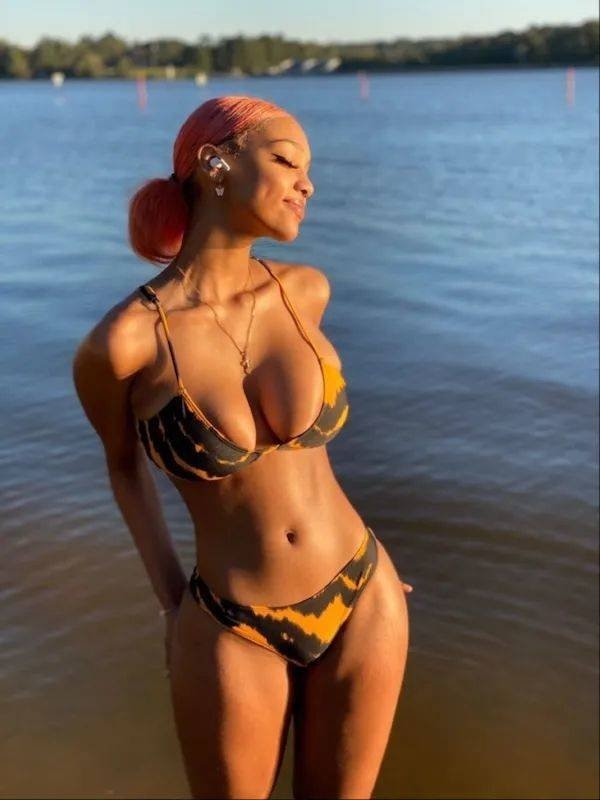 bikinigirls99_070