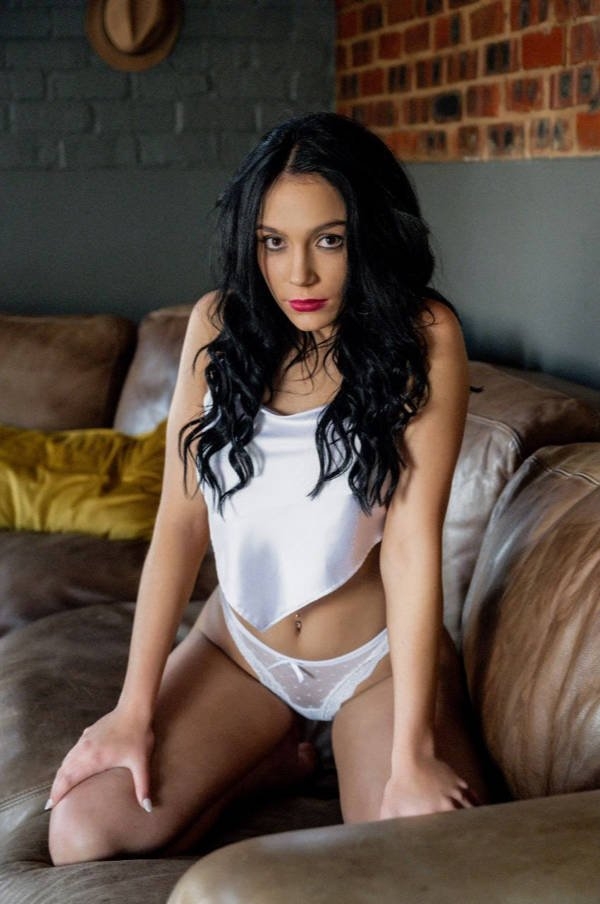 girlslingerie137_057