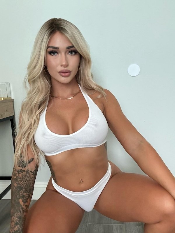 braless113_056