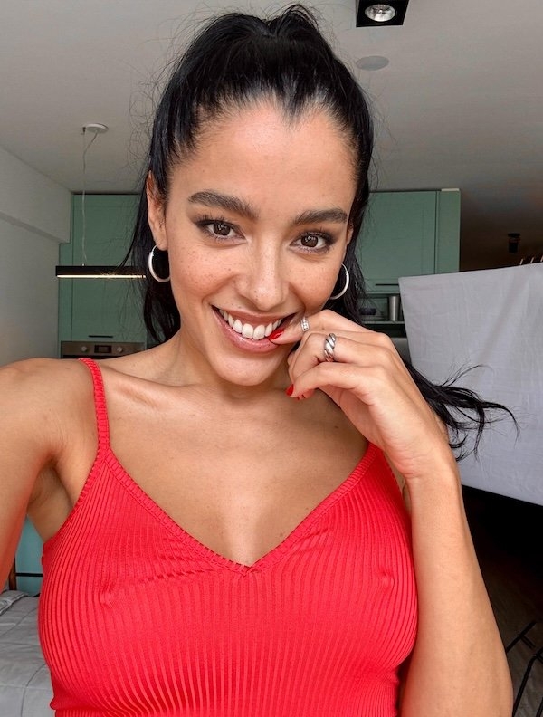 braless113_057