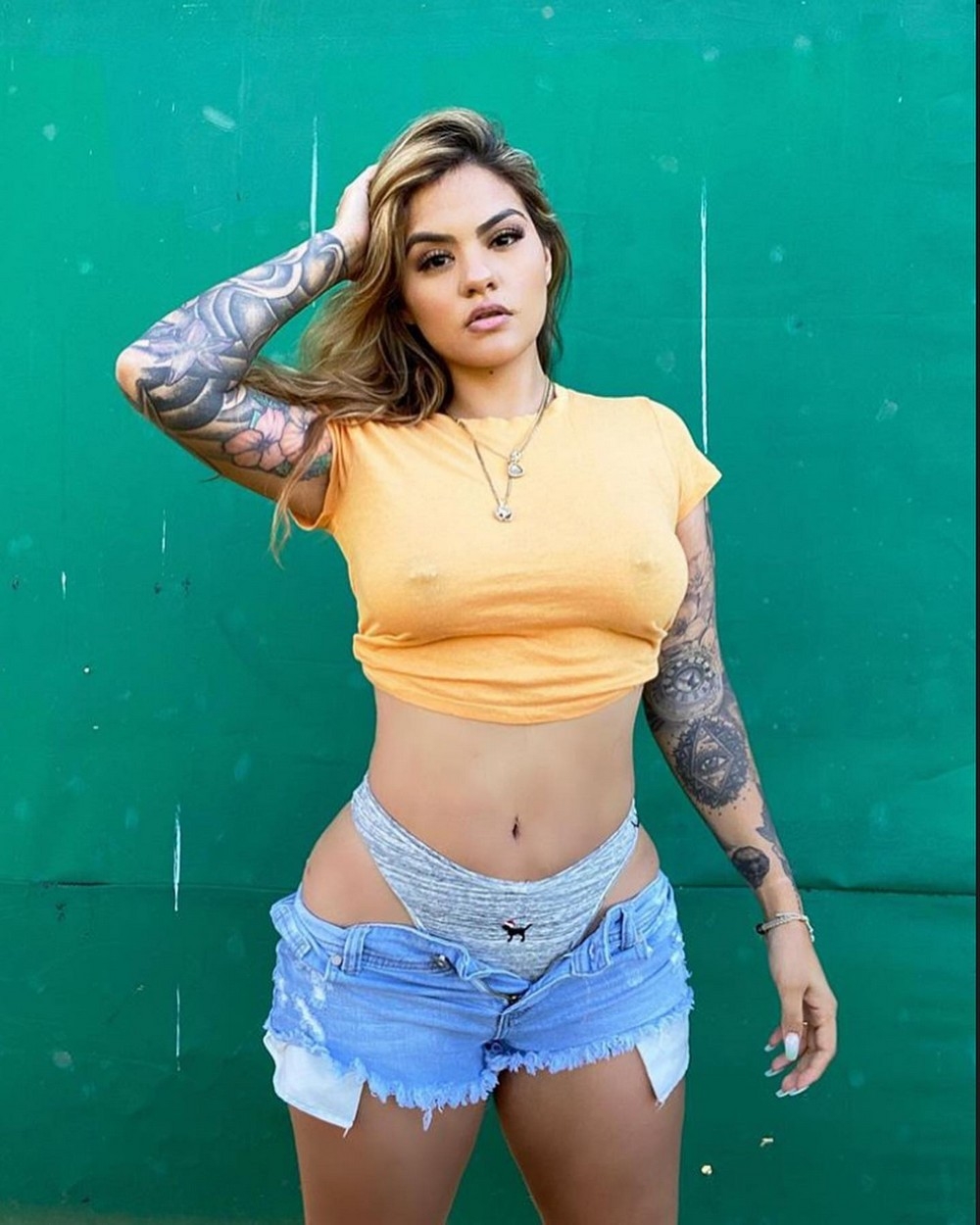 braless113_073