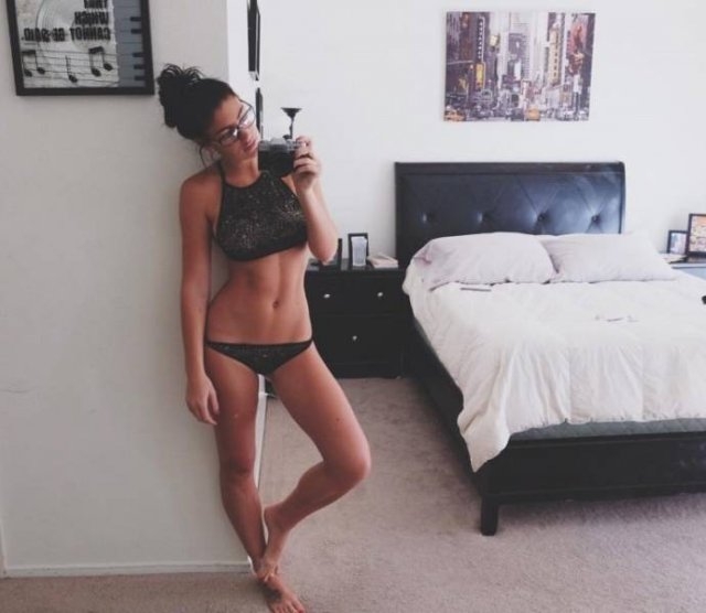 girlswithglasses41_019