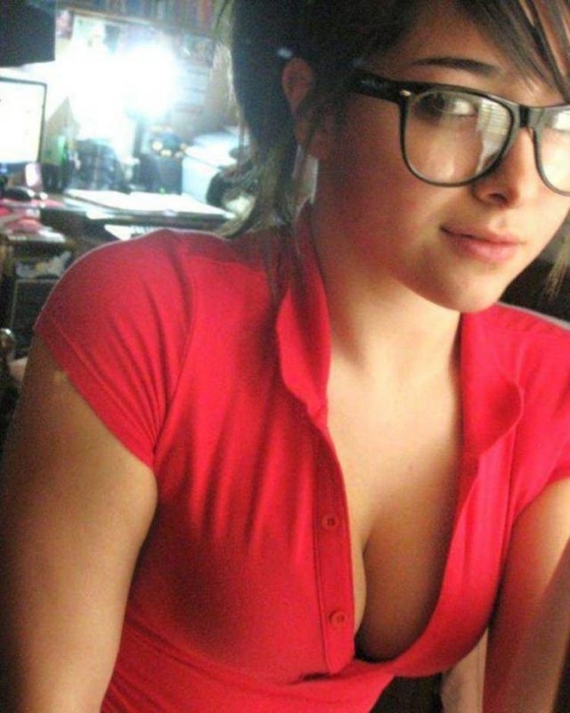 girlswithglasses41_027