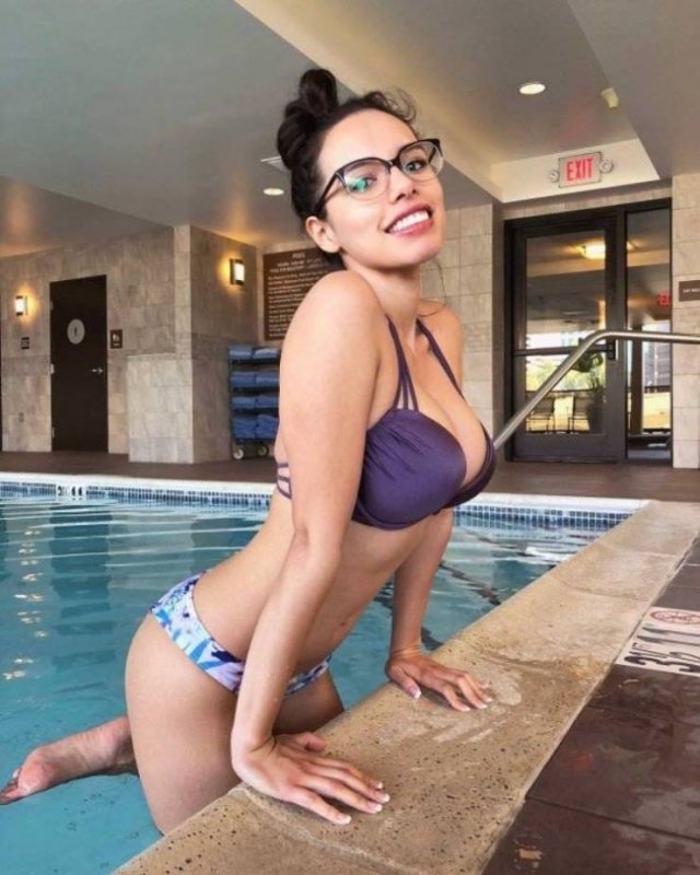 girlswithglasses41_030