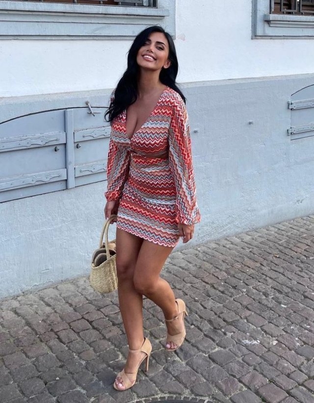 brunettes19_016