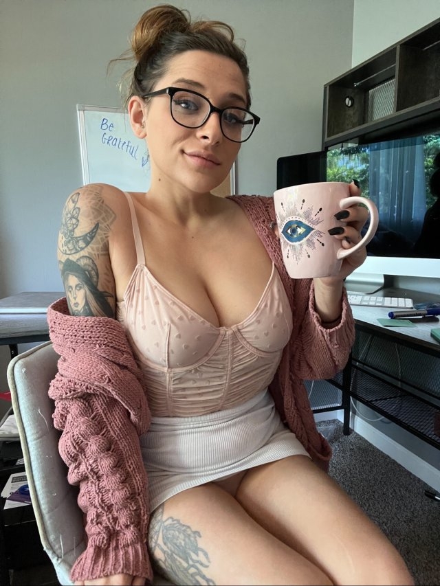 girlswithglasses42_050