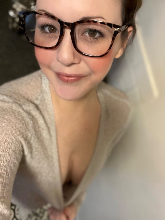 girlswithglasses42_057