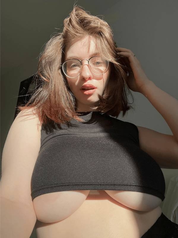 girlswithglasses43_037