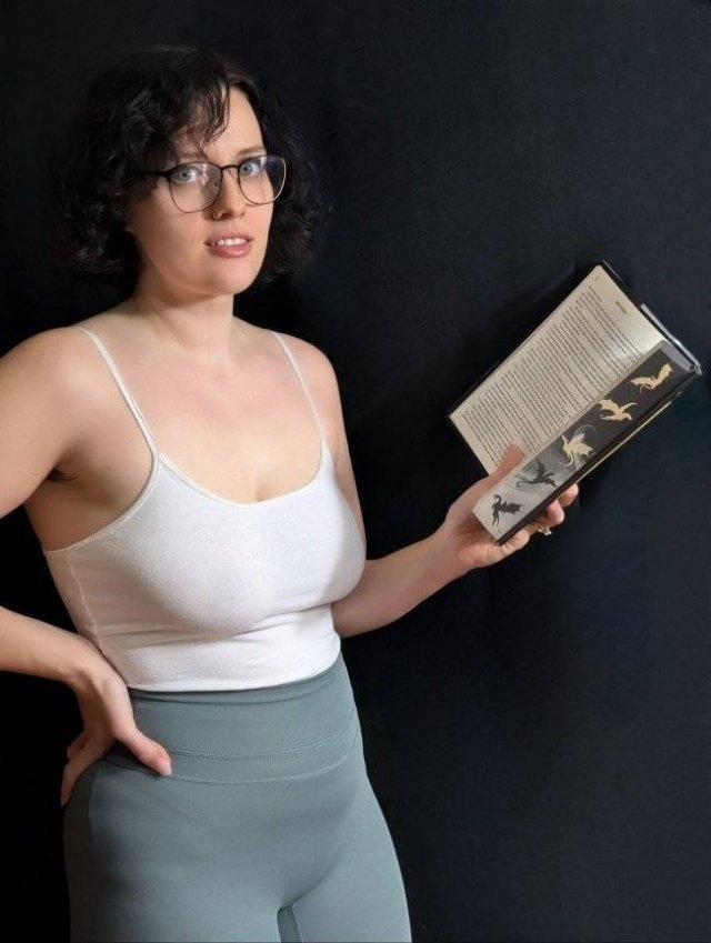 girlswithglasses43_044