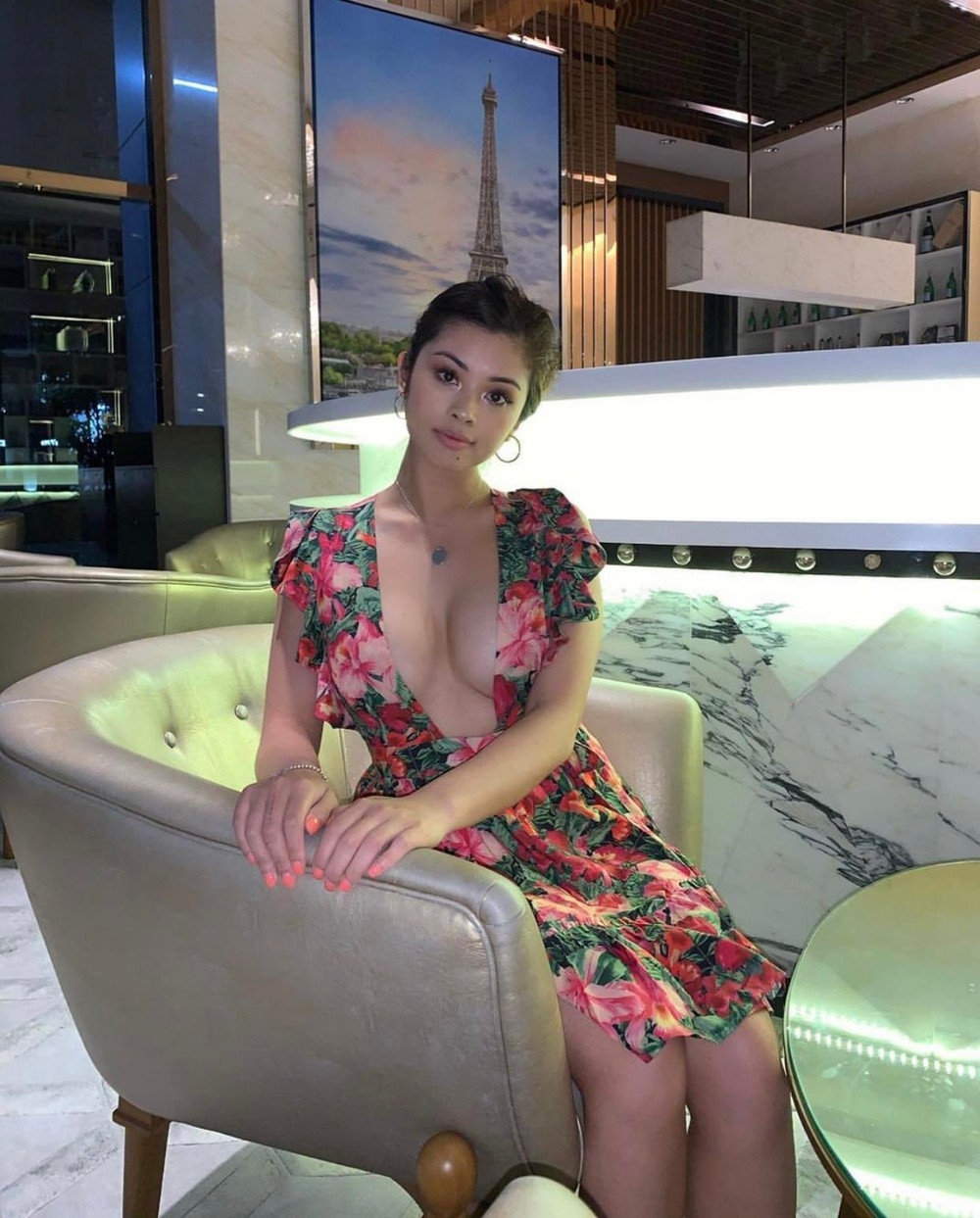 braless119_056