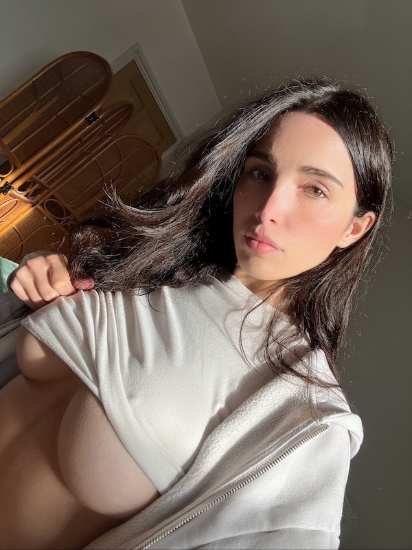 braless119_068