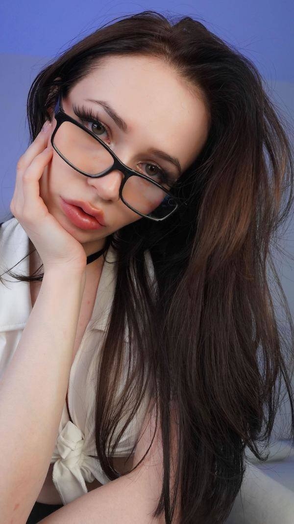 girlswithglasses45_041