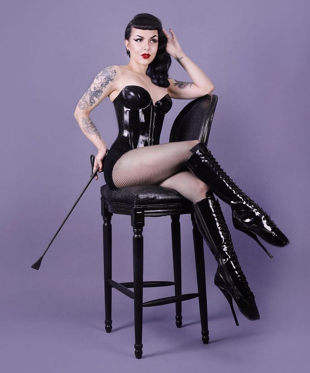 girlsinlatexleather34_013