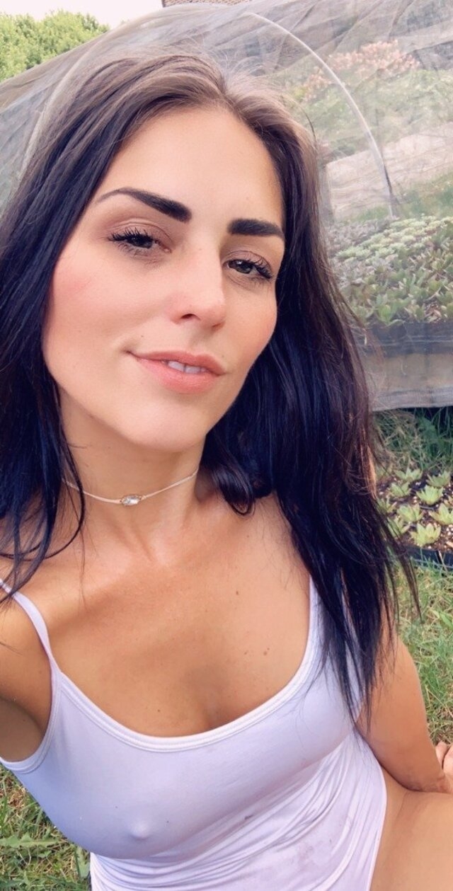 braless130_077