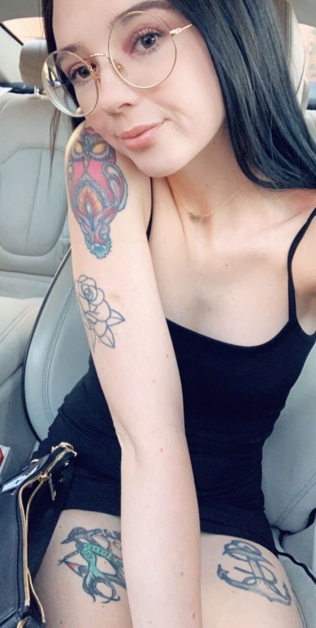 girlswithglasses48_051