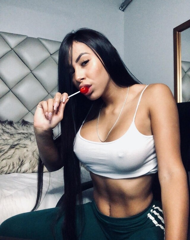 braless133_055
