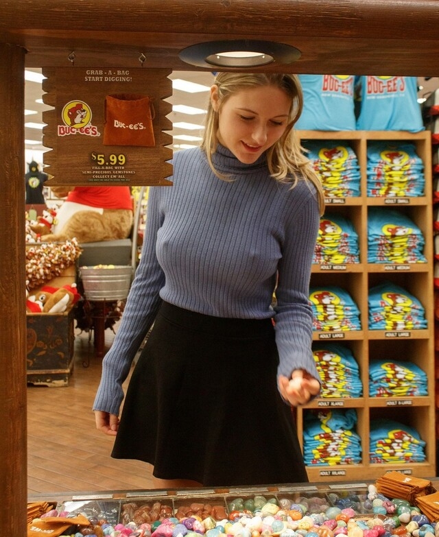 braless133_058