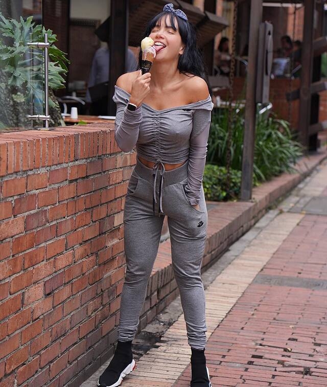 braless133_071