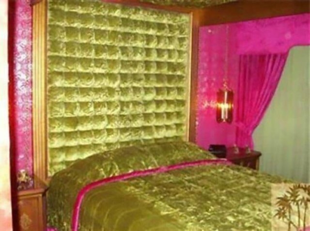 strangebedrooms_012