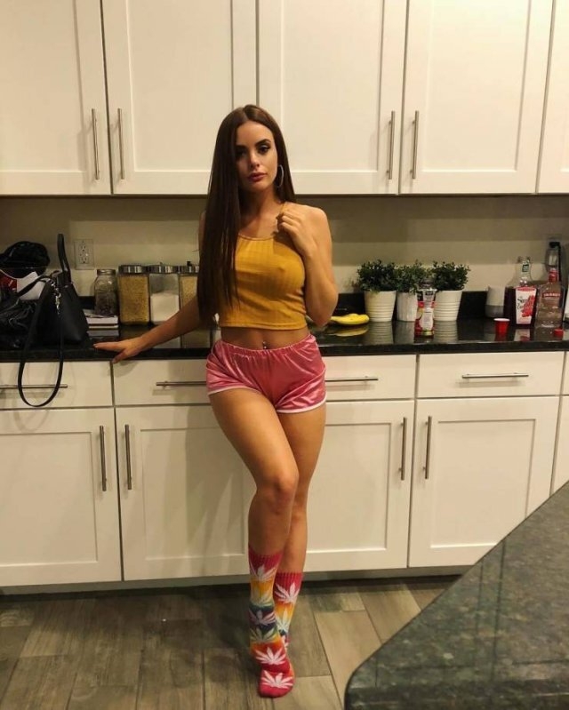 braless138_001